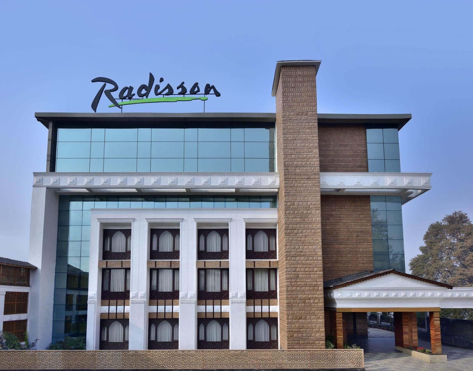 Hotel Radisson Srinagar Esterno foto